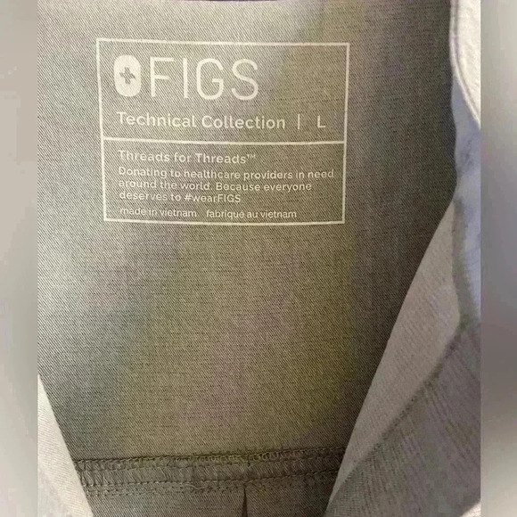 Figs NWOT technical collection grey side pockets scrub top men. Large - Picture 4 of 5